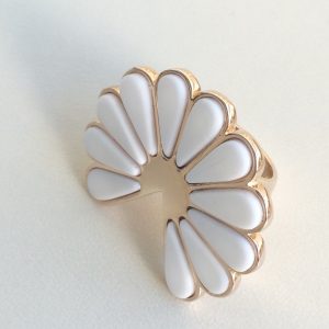 Anel Ônix Branco | Lanarée Acessórios