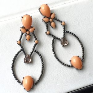 Brinco Algarve Coral Ródio Negro | Lanarée Acessórios