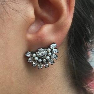 Ear Cuff Pérolas Ródio Negro | Lanarée Acessórios