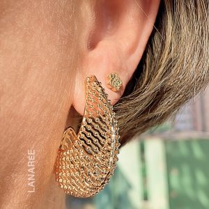 Brinco Argola Semijoia Textura Ouro | Lanarée Acessórios