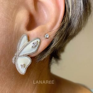 Brinco Semijoia Borboleta Branca | Lanarée Acessórios
